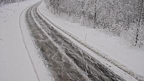 Talvilomien meno- ja paluuliikenteessä lumisade heikentää ajokeliä – sää lauhtuu hetkeksi Talvilomien meno- ja paluuliikenteessä lumisade heikentää ajokeliä – sää lauhtuu hetkeksi