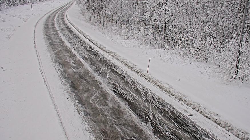 Talvilomien meno- ja paluuliikenteessä lumisade heikentää ajokeliä – sää lauhtuu hetkeksi Talvilomien meno- ja paluuliikenteessä lumisade heikentää ajokeliä – sää lauhtuu hetkeksi
