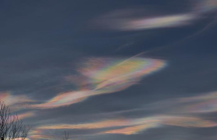 Pohjoisessa Lapissa nähtiin helmiäispilviä tammikuussa 2023.