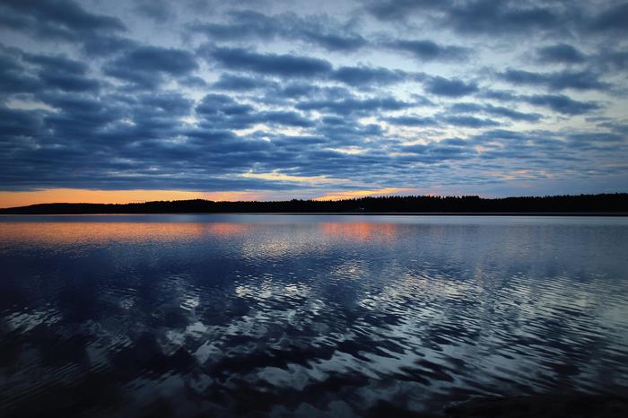 Elokuun aamu Aamunsarastus Virroilla.