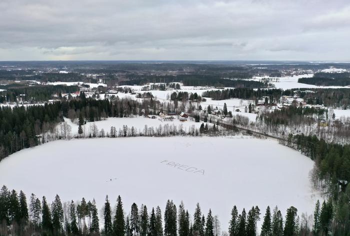 Foreca-teksti Viisajärven jäällä Ylöjärvellä maaliskuussa 2021.