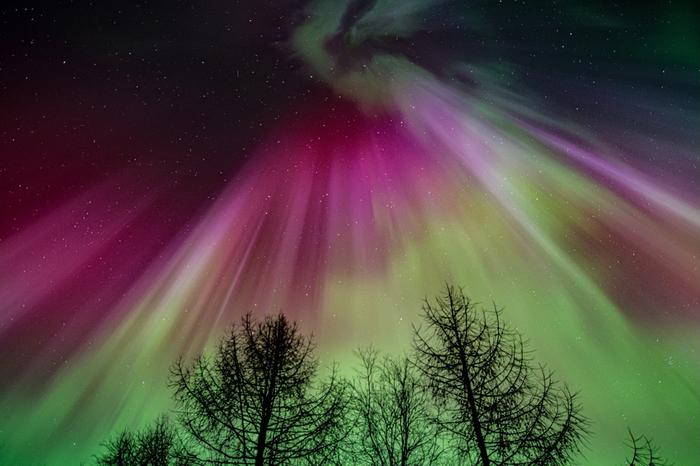 Revontulia Valtimolla.