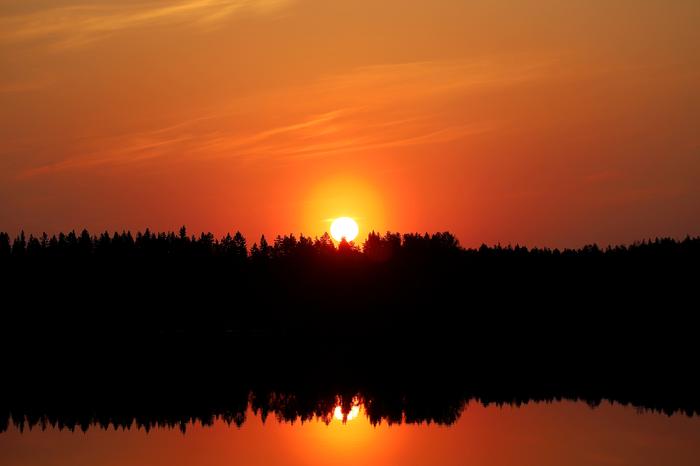 Hellepäivän aamu Virroilla.