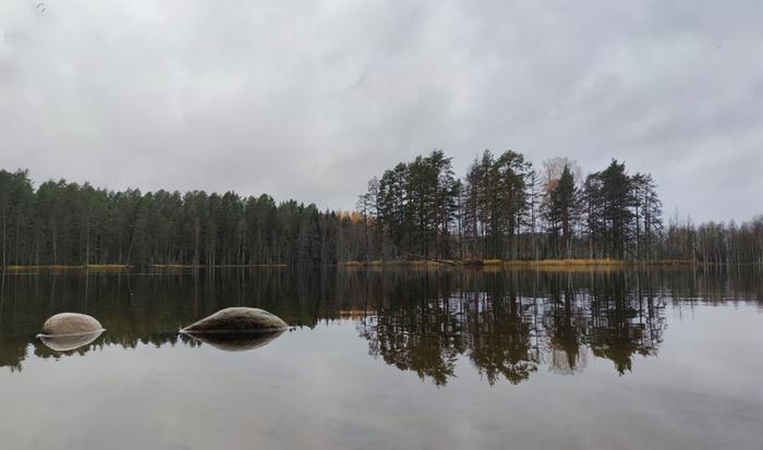 Etelä- ja Keski-Euroopan syksyinen lämpöaalto ei yllä Suomeen, vaan viikonloppu näyttää meillä sateiselta. Lämpöä tulee kuitenkin etelämpää Euroopasta jonkin verran, ja ylimmillään lämpötila kohoaa sunnuntaina lounaassa lähelle 15 astetta.