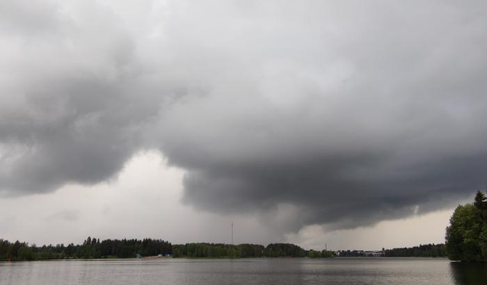 Juhannuksen sade- ja ukkoskuuroja.