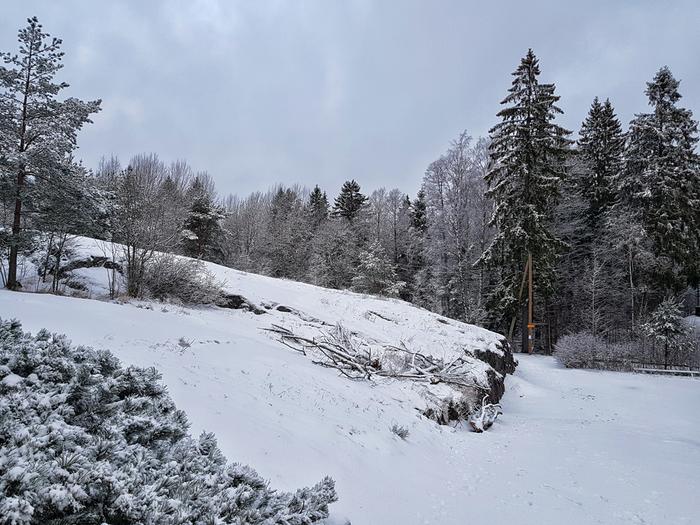 Lunta MTV Uutiset -studion ulkopuolella perjantaiaamuna.