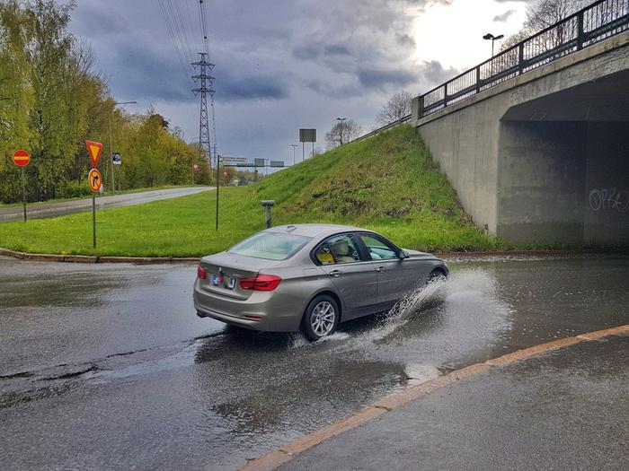 Tunneli täyttyi vedestä rankan sadekuuron jälkeen.