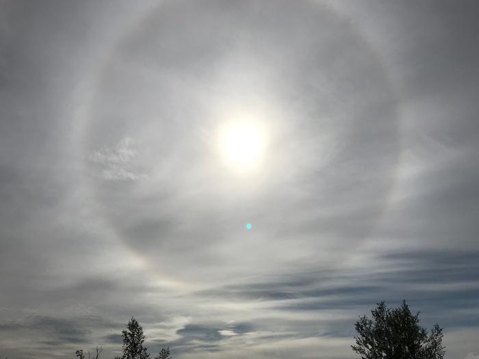 22 asteen halo 22 asteen halo yläpilvissä.