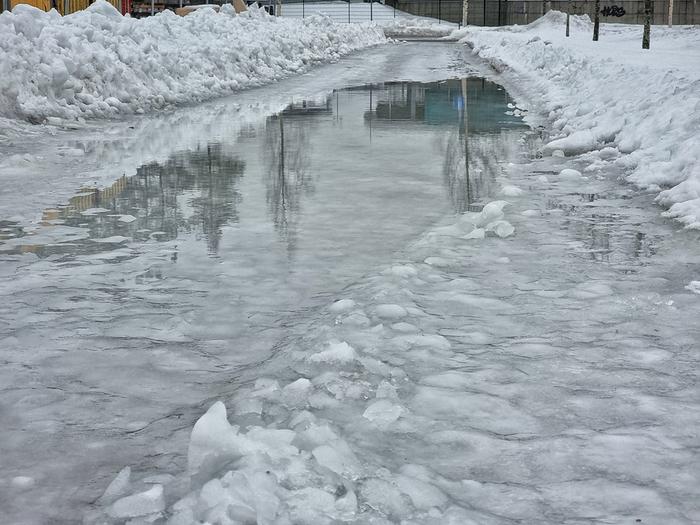 Liukkaita ja vetisiä kevyen liikenteen väyliä.