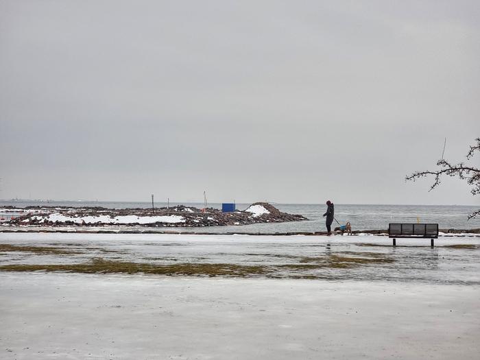 Etelä-Helsingissä oli hyvin liukas kävelykeli.