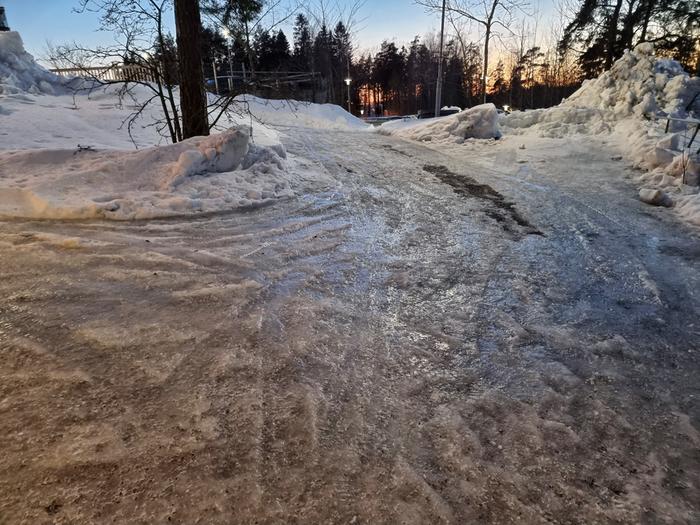 Jäisiä kevyen liikenteen väyliä Kevyen liikenteen väylillä kannattaa olla lähipäivinä tarkkana.