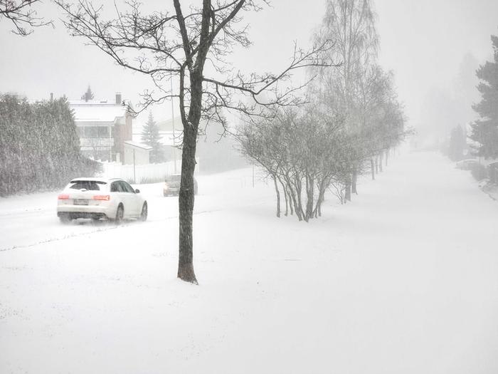 Sakeaa lumisadetta Lumisade oli ajoittain sakeaa maan eteläosassa sunnuntaina 20.11.