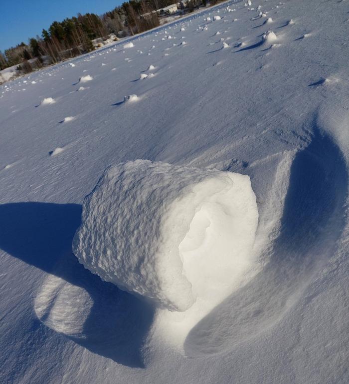 Lumirullat tarvitsevat syntyäkseen ensin lauhaa ja sitten pakastuvaa säätä, uutta märkää lunta sekä tuulta.
