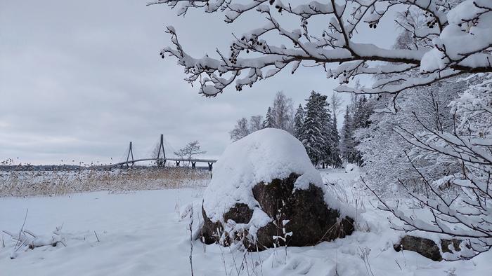 Lunta saatiin viikonloppuna reippaasti myös maan länsiosan aiemmin lumettomille alueille. Lunta saatiin viikonloppuna reippaasti myös maan länsiosan aiemmin lumettomille alueille.