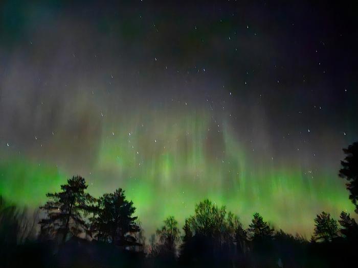 Upea helmikuinen revontuliyö Rääkkylässä.