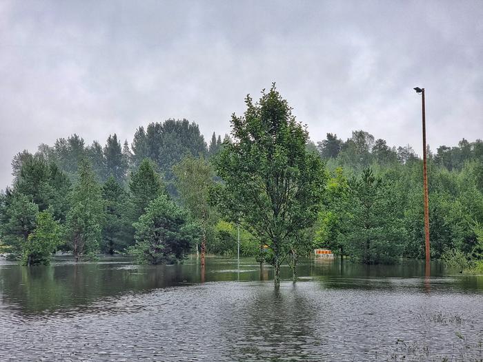 Vettä satoi 28. elokuuta 2023 paikoin kymmeniä millimetrejä. Rankat sateet aiheuttivat tulvia.