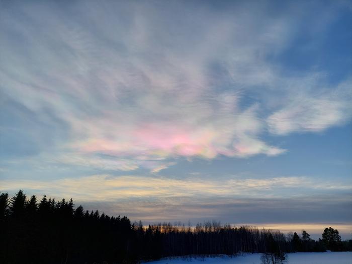 Joulukuisia helmiäispilviä.