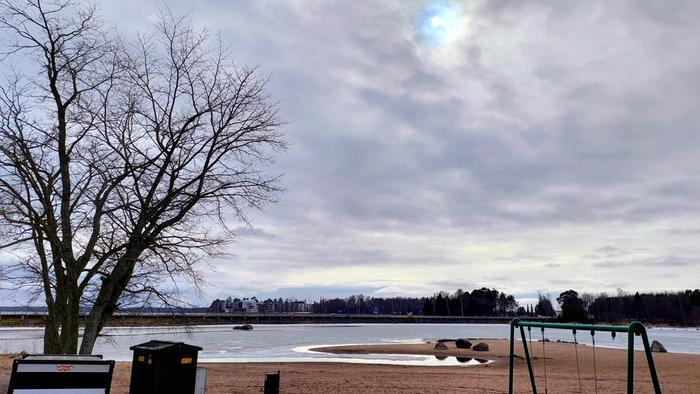 Pilvinen kevätpäivä Pilvisen kolea kevätpäivä.