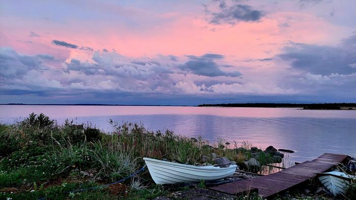 Illan värejä Värikäs heinäkuun lopun iltataivas Lohtajalla.
