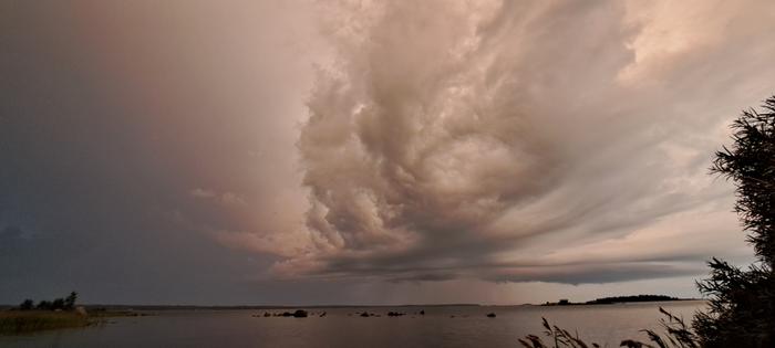 Heinäkuun lopulla 2025 helteinen ilma toi ukkosia suureen osaan maata.