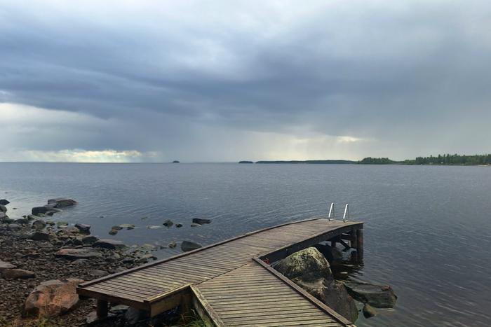 Sadekuuro Oulujärvellä. 