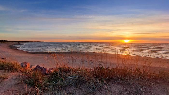 Syyskuun lopun auringonlasku Lohtajalla.