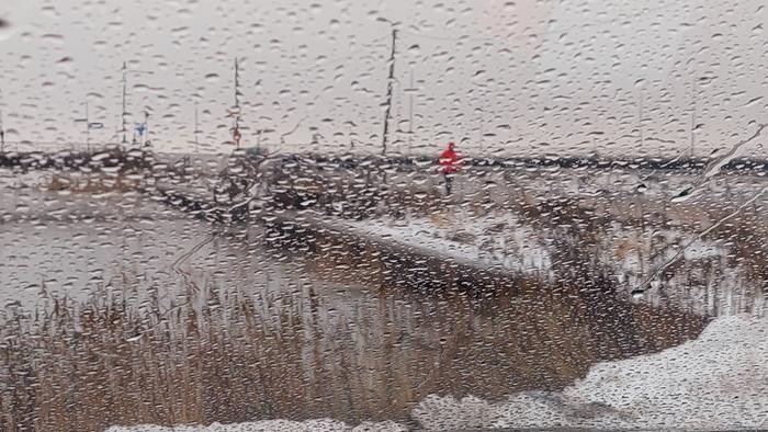 Lumet sulavat lauhassa säässä. Ennusteen mukaan joulukuu alkaa täysin lumettomana maan etelä- ja keskiosassa.