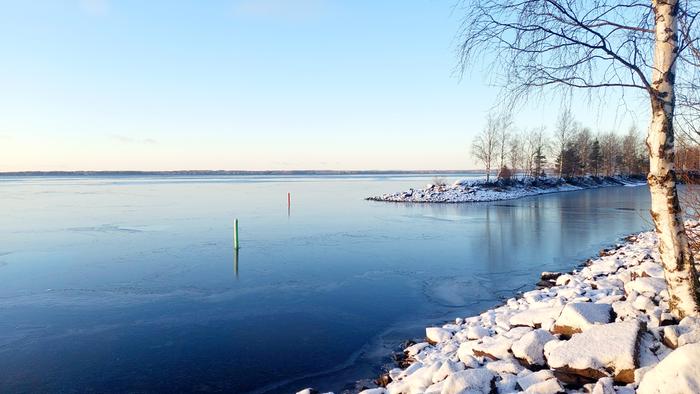 Jäätyvä järvi Jäätyvä järvi