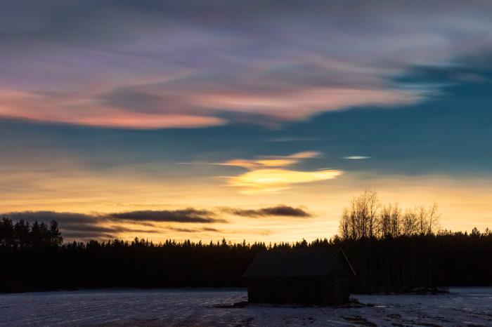 Helmiäispilvet loistivat Kokkolassa tammikuussa 2025.