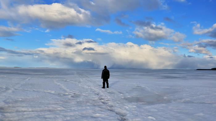 Oulujärvi oli vielä laajalti jäässä.