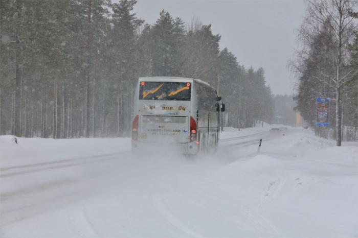 Lumisade huononsi ajokeliä Vaalassa Pohjois-Pohjanmaalla.