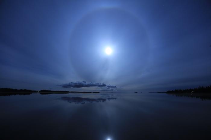 Kuun halo Myös kuun valo riittää muodostamaan haloilmiöitä.