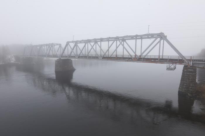 Siltamaisema sumussa.