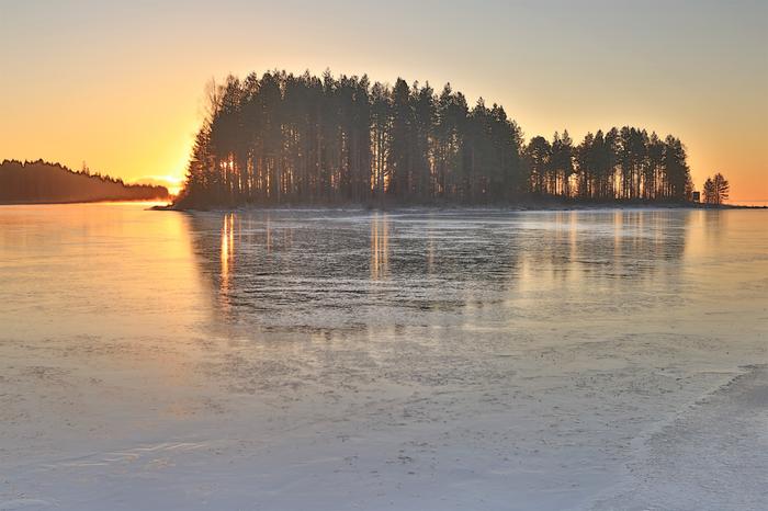 Tuore jääkansi Oulujärvellä.
