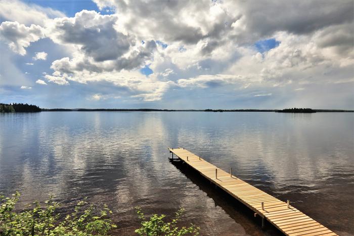 Pilviä ja auringonpilkahduksia Paltamossa.