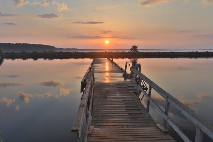 Auringonlasku Oulujärvellä.