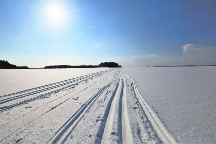 Lämpötilan vaihtelu nollan ympäristössä on heikentänyt etenkin etelässä sekä länsirannikollakin jään kantavuutta. Idässä ja pohjoisessa jää on monin paikoin paksua, mutta paikallistakin vaihtelua on. Etenkin suurempien jokien läheisyydessä jääpeite on ohuempi. 