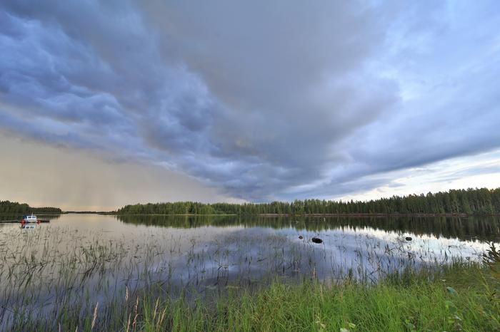 Elokuun ilta Oulujoella.