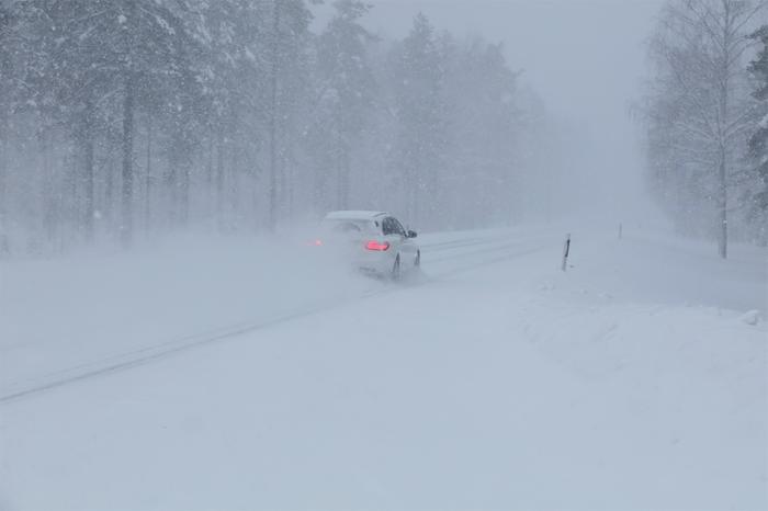 Lumisade huononsi ajokeliä 30. joulukuuta 2022 Vaalassa.