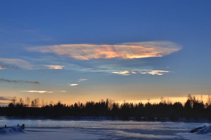 Helmiäispilviä Vaalassa.
