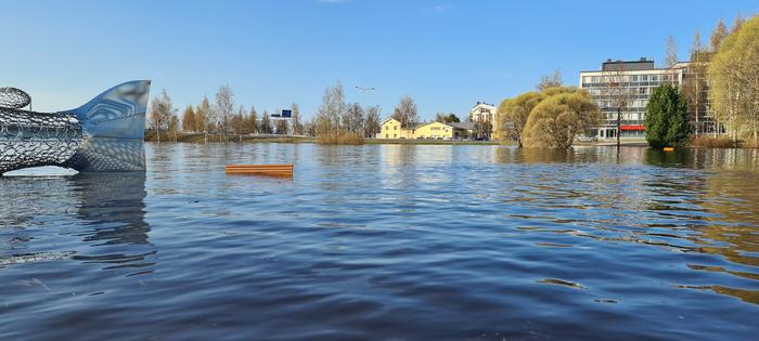 Tornionjoella kevättulva nousi korkealle Torniossa toukokuussa 2023.