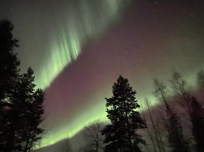 Revontulia Uuraisilla.