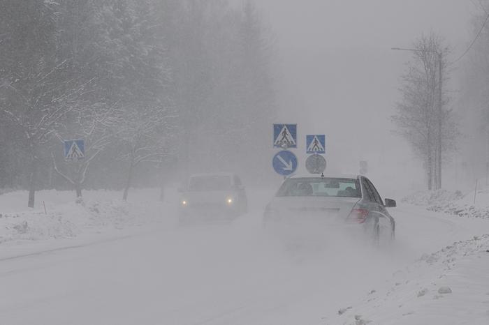 Lumipyry huononsi ajokeliä maaliskuun lopussa 2023.