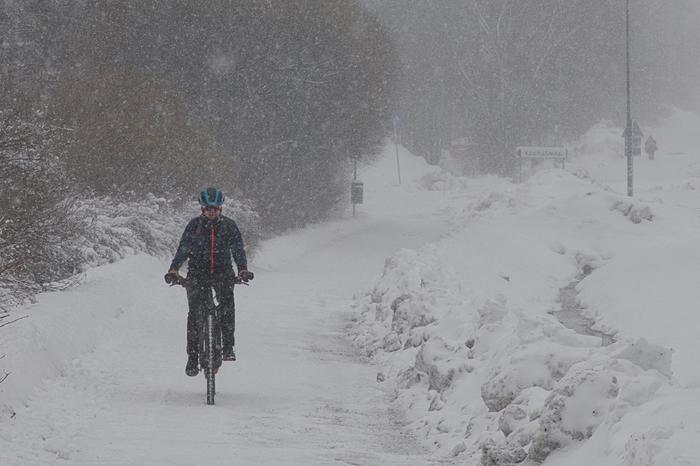 Lumipyryä Ylöjärvellä maaliskuun lopussa 2023.