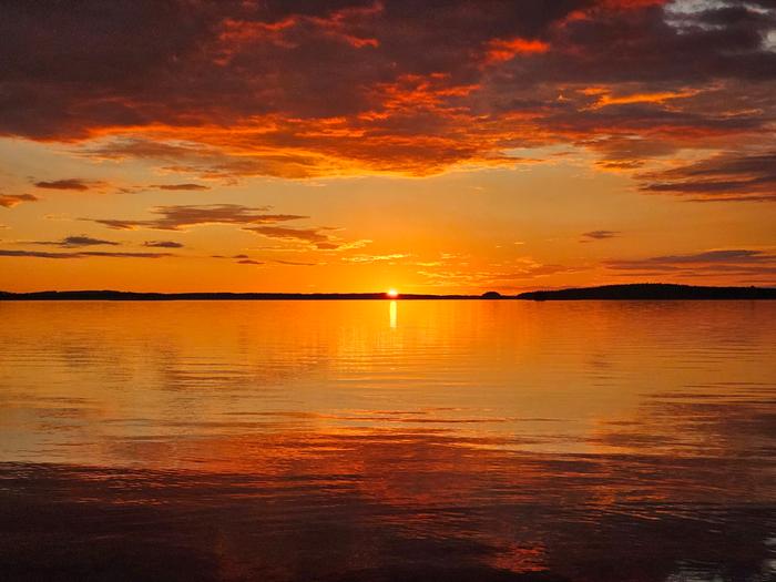 Auringonlasku Sylvia-myrskyn jälkeen Auringonlasku Sylvia-myrskyn jälkeen.