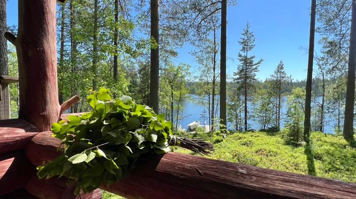 Paistaa se aurinko juhannusvihtaankin.