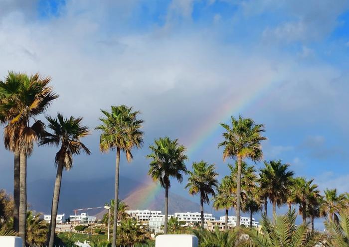 Tammikuinen sateenkaari Espanjassa.