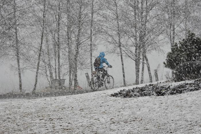 Lunta pyrytti Jyväskylässä 14. huhtikuuta 2020.