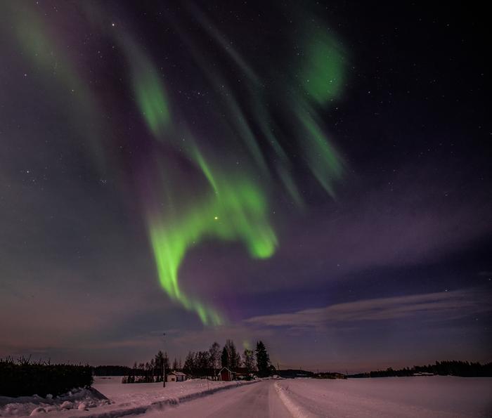 Revontulet loimusivat Nurmeksessa maaliskuussa 2022.