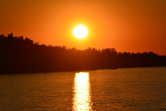 Auringonlaskun värejä Auringonlaskun värit Hankoniemellä.